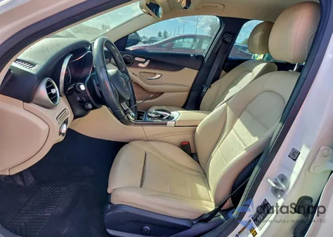 2016 Mercedes-Benz C 300 z USA, uszkodzony, nr VIN 55SWF4JB9GU147198